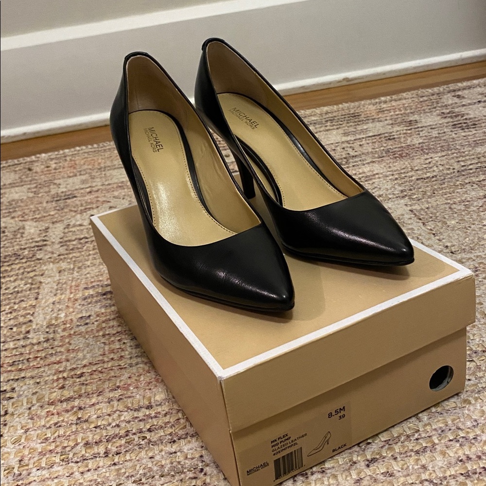 Michael Kors MK Flex Mid Black Pump size 8.5